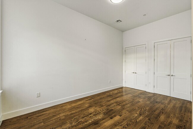 Building Photo - 304 Pavonia Ave