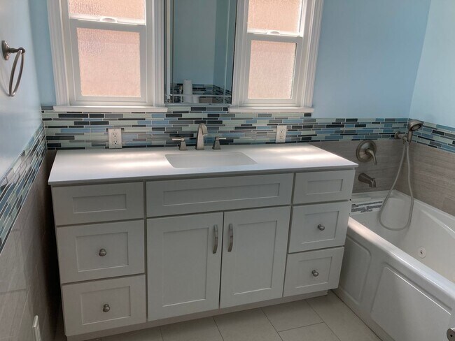 Building Photo - Santa Monica 3bd 2ba