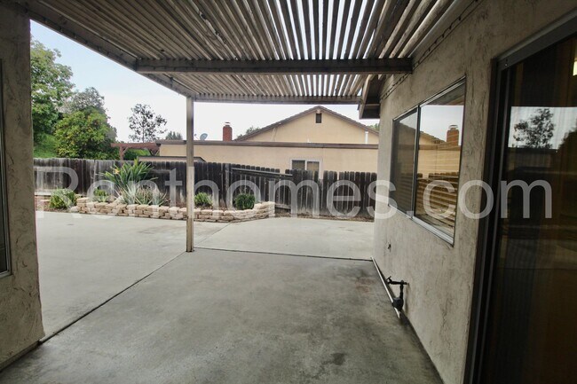 Building Photo - 1553 Palomar Dr
