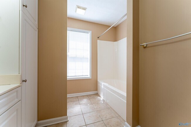 Building Photo - 14542 Sara Beth Dr
