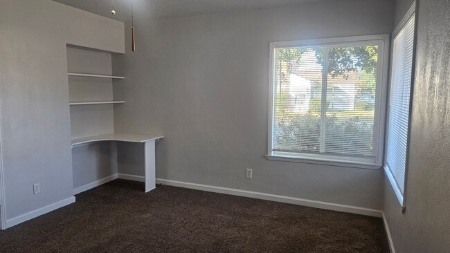 Building Photo - WOW!  Very Nice Updateds 3/1 Near Chestnut...