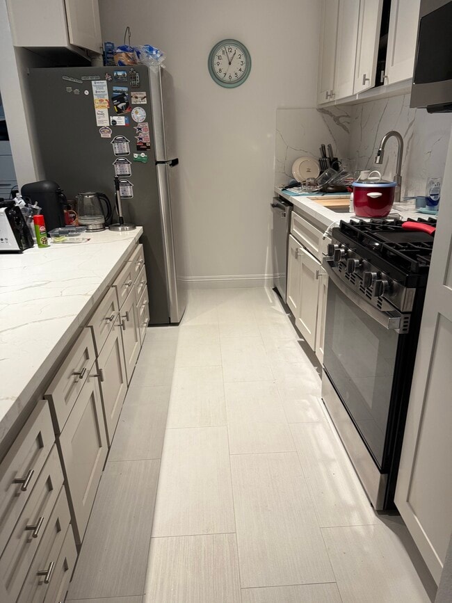 Building Photo - 2008 E Stearns Ave