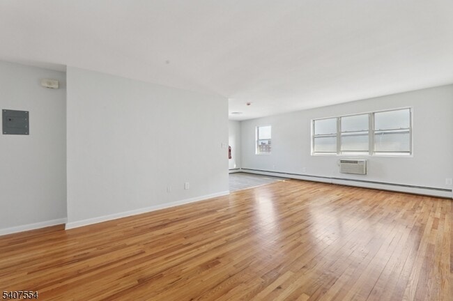 Building Photo - 94 Park Ave