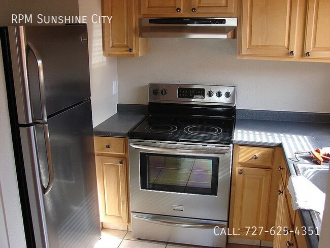 Building Photo - 1628 Pine St