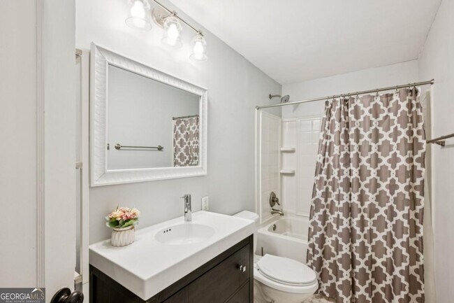 Building Photo - 1136 Gilbert St SE