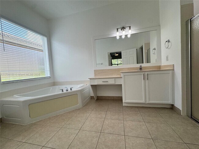 Building Photo - 4451 Laurel Pl