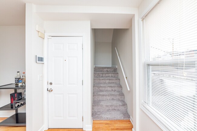 Building Photo - 2428 W Carmen Ave