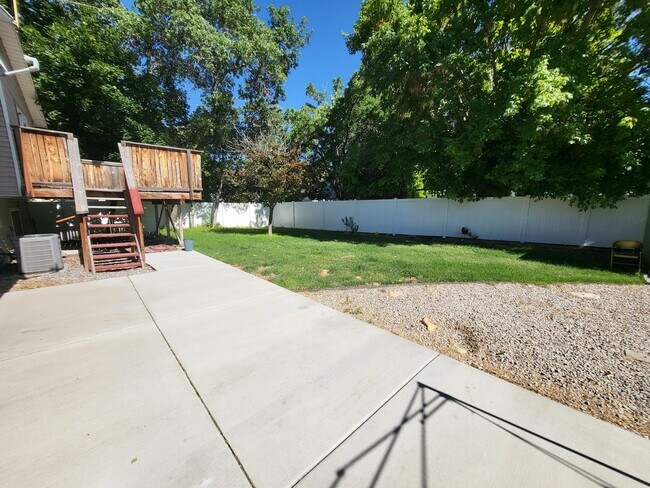 Building Photo - 1409 W 8660 S