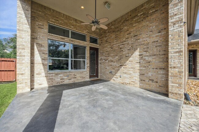 Building Photo - 5826 Santa Fe Springs Dr