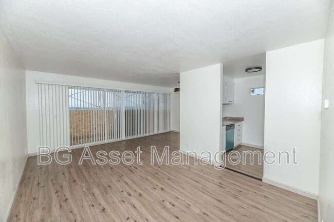 Building Photo - 10 Lee St