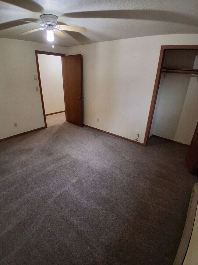 Building Photo - Sycamore Street Duplex