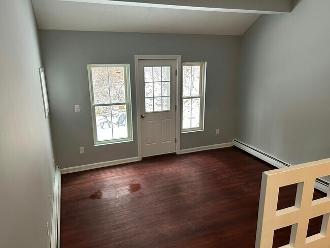 Building Photo - 11 RiverBend Dr