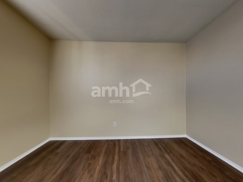 Building Photo - 9875 Travis Lake Ct