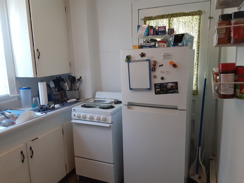 Building Photo - 444 Roanoke St E