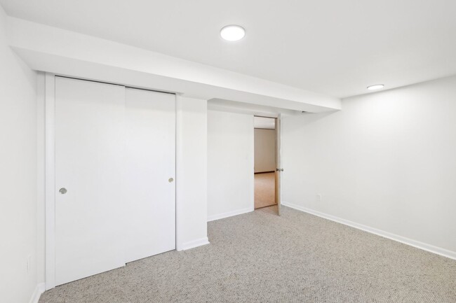 Building Photo - Updated 4-Bed 2-Bath SF Home with Lake Views & Great Entertaining Space in Monona