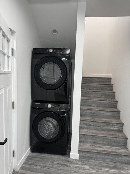 Building Photo - 617 Mott St