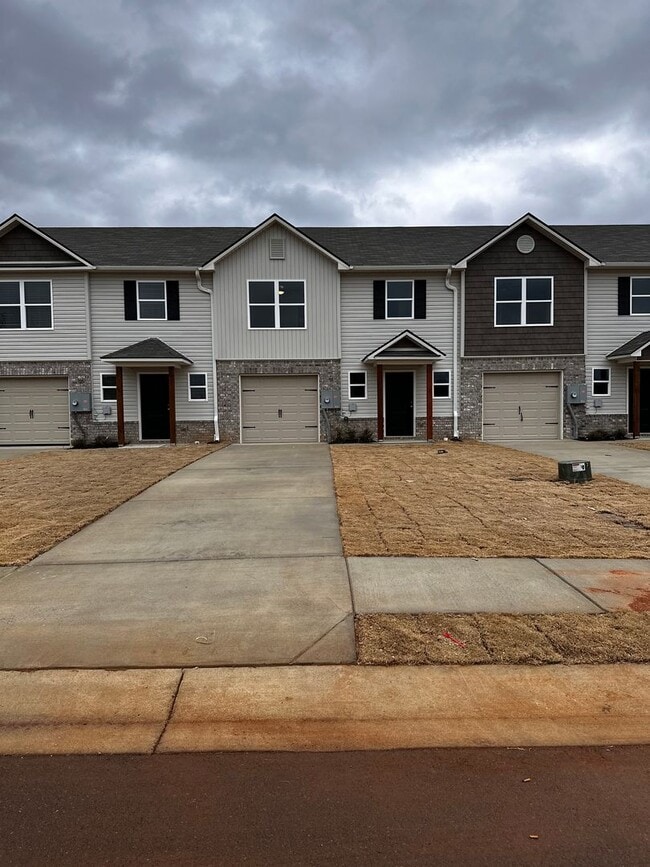 Building Photo - 2025 Townhome for Rent!