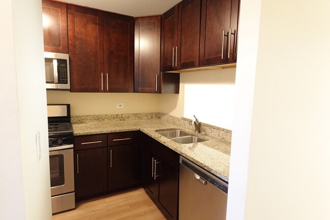 Building Photo - 116 Colonial Pkwy