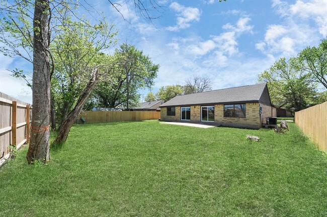 Building Photo - 1133 Kingston Dr