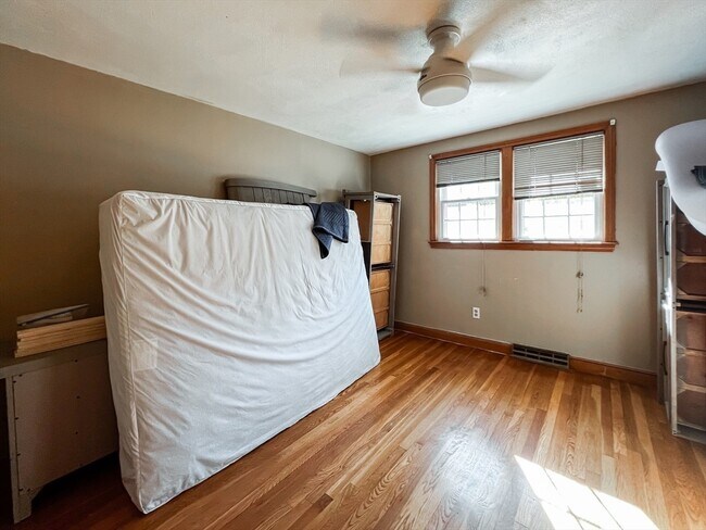 Building Photo - 9 Putney Cir