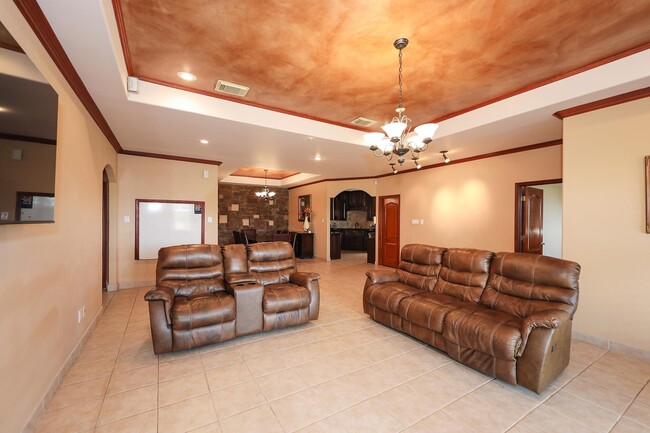 Building Photo - 6514 Grande Bay