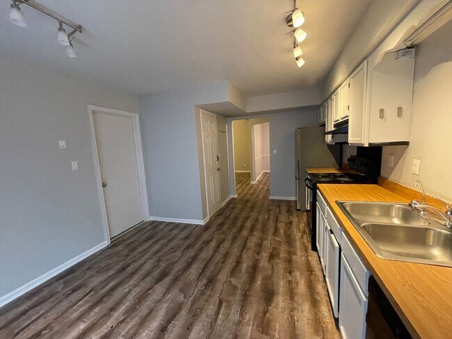 Building Photo - 4 BED / 3 BATH SINGLE FAMILY IN SALEM LAKES!