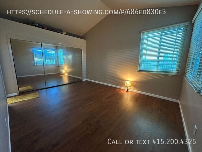 Building Photo - 637 Laurelwood Cir
