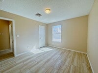 Building Photo - Eastside 3 Bedroom 2 Bath