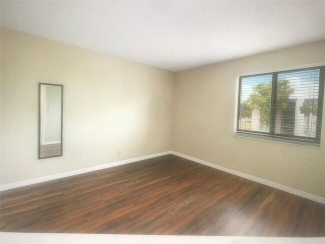 Building Photo - 3710 N Pine Island Rd