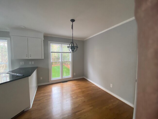 Building Photo - 404 St James St