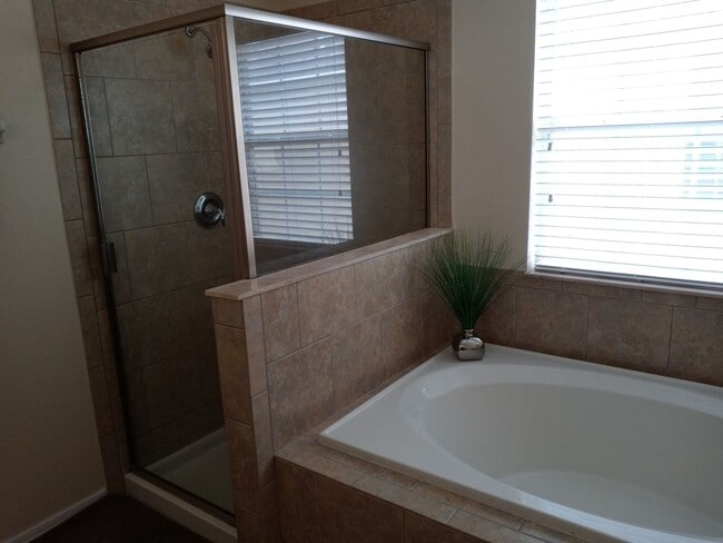Building Photo - Beautiful 3 Bedroom 2.5  Bath Harmony Home...