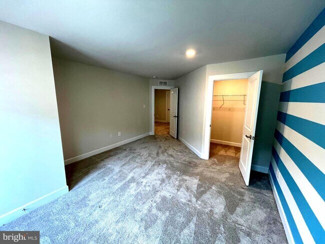 Building Photo - 33789 Freeport Dr