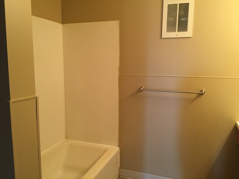 Building Photo - 57 Main St S