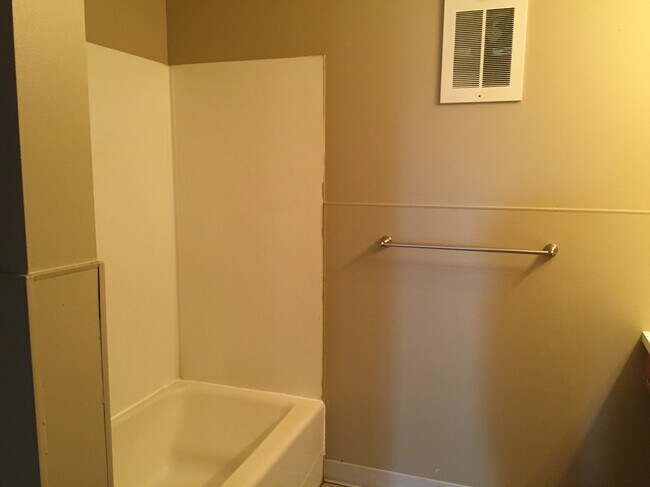 Building Photo - 57 Main St S