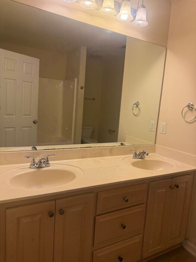 Building Photo - 300 Promise Ln