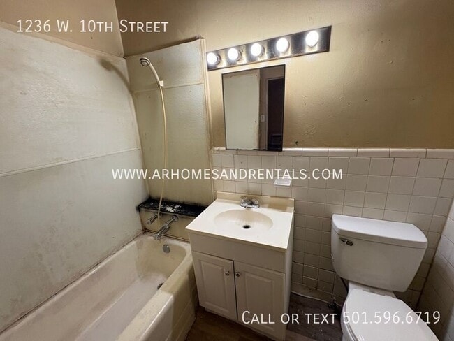Building Photo - 1236 W 10th St