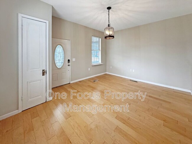 Building Photo - 909 Cooper St