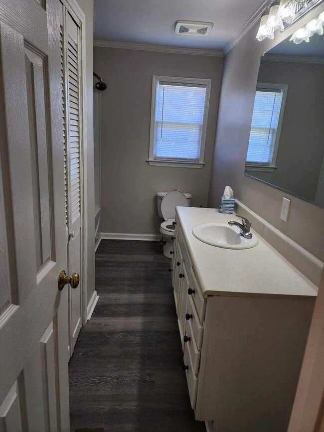 Building Photo - Old Ebenezer RD 3 bedroom 2 bath