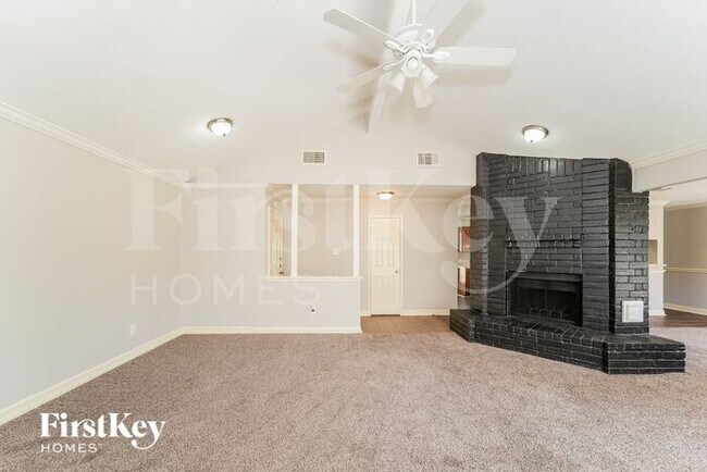Building Photo - 6615 Navidad Rd
