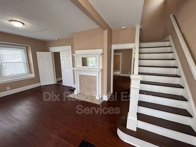 Building Photo - 209 N Grimes St