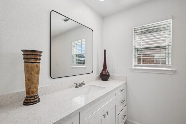 Building Photo - 15322 Torry Pines Rd