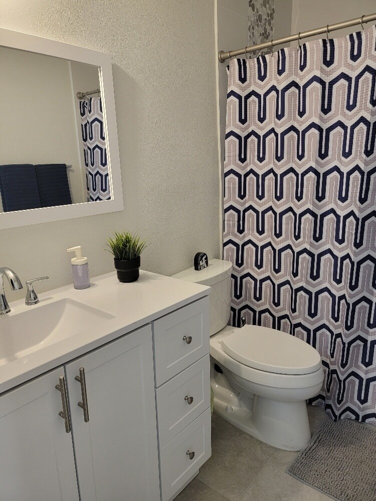 Building Photo - 2056 Sunset Point Rd