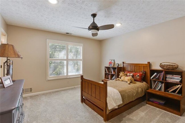 Building Photo - 586 Starlight Dr NE