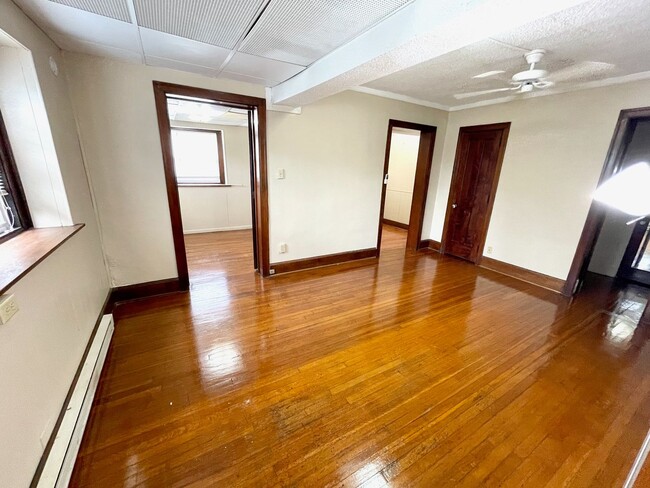 Interior Photo - Winona