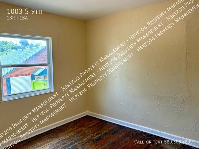 Building Photo - 1003 S 9th-