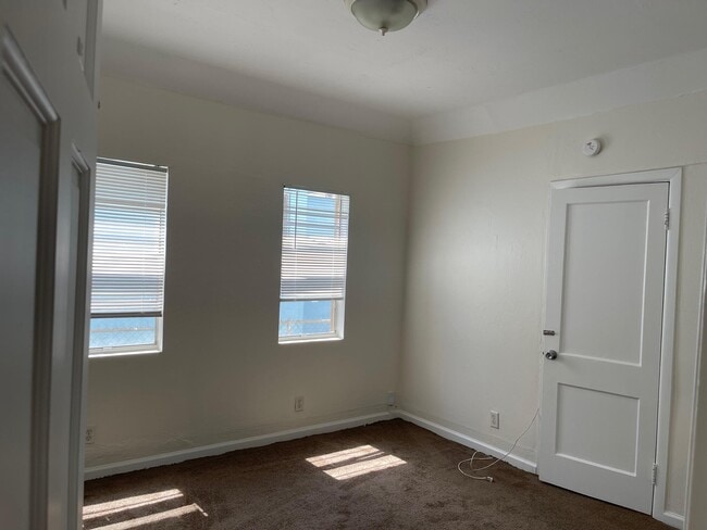 Building Photo - 440 El Vedado