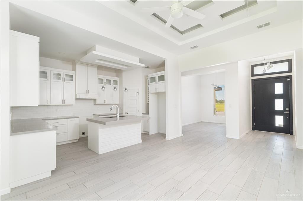 Building Photo - 1505 E Encino Ave