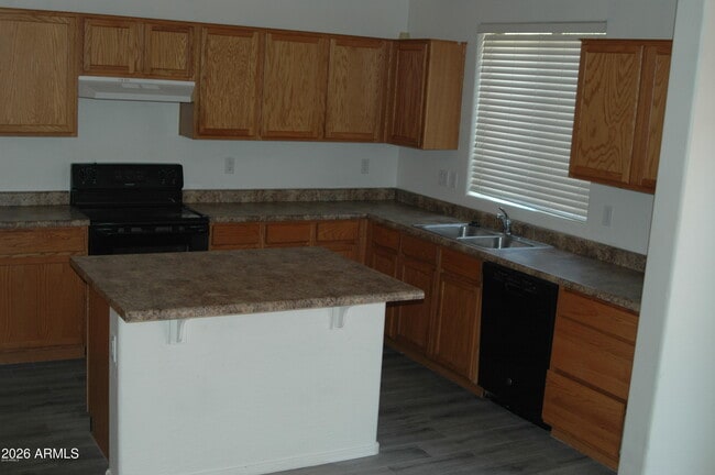 Building Photo - 4504 E Los Alamos St