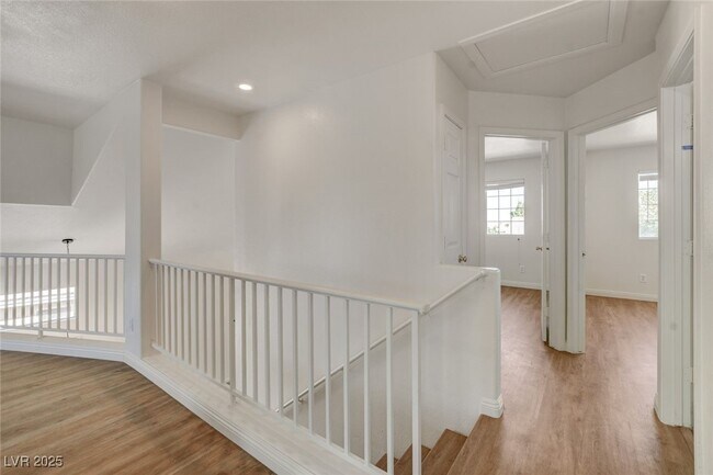 Building Photo - 1441 Iron Springs Dr