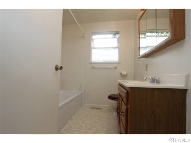 Building Photo - Mid Century 3 bedroom home in Bellevue